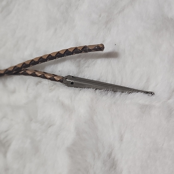 LEATHER  BOLO TIE WITH  SILVER AND 🐎 HORSE  SLIDES. - Picture 4 of 5